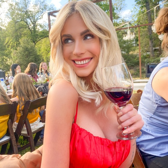 Meet your Posher, Lauren - Picture 1 of 1